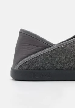 Toms Ezra - Pantoffels - Grey 11 Toms Ezra - Pantoffels - Grey -Pier One winkel 1268d112bad04afeaaf9897f5f7d8b35