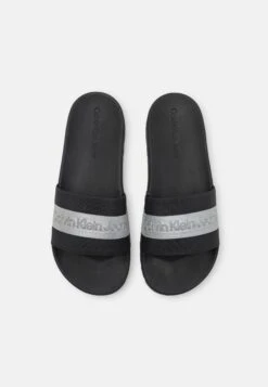 Calvin Klein Jeans Truck Slide- Badslippers - Black -Pier One winkel 558c39d4a82a4e86a66eecdaa2636785