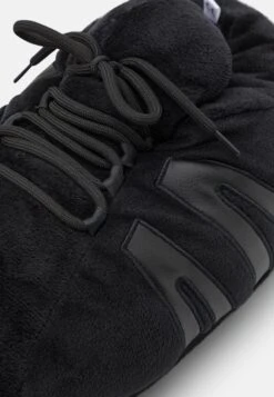 Oversized Slipper - Pantoffels - Black -Pier One winkel 60279e7582054a46a6925fce21bbba53