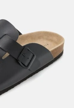 Pier One Leather Unisex - Pantoffels - Black 11 Pier One Leather Unisex - Pantoffels - Black -Pier One winkel 7b28889d1d2247a8abcae3a4a4c34674