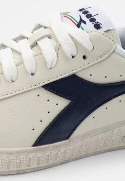Diadora Game Waxed Unisex - Sneakers Laag - White/Blue Caspian Sea -Pier One winkel 80bf79a2e87d4b0b977fc731f7eecdf0