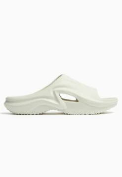 BERSHKA Technical - 12800160 - Badslippers - White -Pier One winkel a10f0a1d7ec64c538f58e70603015636
