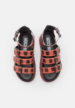 MOSCHINO Outdoorsandalen - Red 9 MOSCHINO Outdoorsandalen - Red -Pier One winkel a70622ea583c4670afacad51629a0dbd