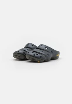 Keen Yogui - Muiltjes - Graphite -Pier One winkel b8e334e0fe9e4b8896890c21f2d4c635