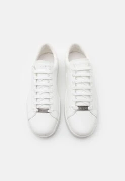 Guess Udine - Sneakers Laag - White -Pier One winkel bd896f7079b54ee6b3ac63b7c73792a7