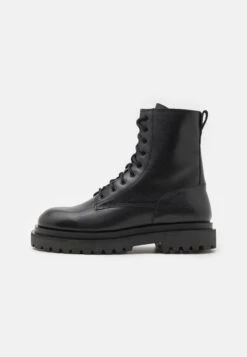 Sully Lace Boot - Veterboots - Black