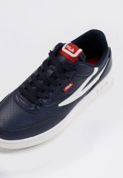 Fila Sevaro - Sneakers Laag - Fila Navy -Pier One winkel f09ee35c5fbd4023818cab65a0200ec7